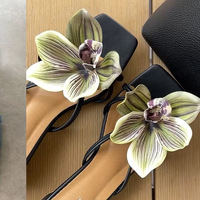 Desain Thanksgiving Bohemian wanita bergaya dengan gesper kupu-kupu bunga Phalaenopsis elegan sempurna untuk resor Laut