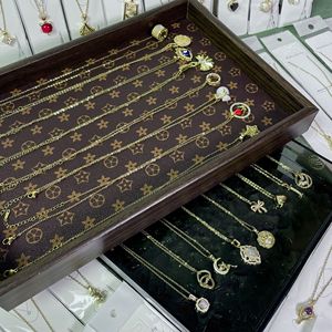 قلادة نسائية من الفولاذ المقاوم للصدأ بالجملة، مجوهرات عصرية من التيتانيوم بأسعار مخفضة من المصنع - Product Image 5