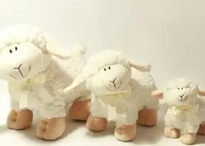 Mainan lembut boneka hewan domba duduk krim lucu 25cm pabrikan Tiongkok