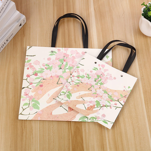 Sac en papier à provisions de vêtements de luxe avec logo personnalisé de haute qualité avec impression exquise - Product Image 3