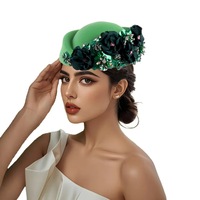 Chapeau Turban Vintage en Feutre pour Femme, Béret Doux à Motif Dessiné à la Main, Fascinator Fleur, Idéal pour l'Été, la Plage, les Fêtes, et les Hôtesses de l'Air - 100% Feutre