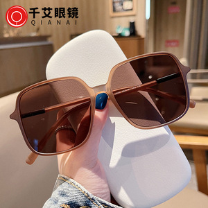 Gafas de Sol Qianai con Marco Cuadrado Grande, Protección UV400, Estilo Urbano para Mujer, Lentes de Sol para Viaje, Tipo 3 - Product Image 5