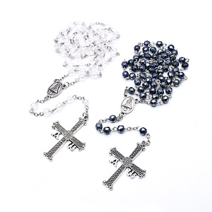 Collier Chapelet Croix en Cristal Noir et Blanc 6mm Fournitures Religieuses en Gros - Product Image 1