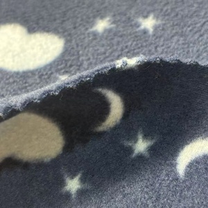 Venda de fábrica Malha Soft 190Gsm Dois Lados Escovado Um Lado Anti Pill Personalizado Impresso Tecido Polar para Cobertor De Vestuário - Product Image 3