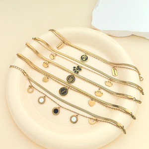 Bracciale in Acciaio Inossidabile Antiossidante per Donna, Gioiello <span class=keywords><strong>di</strong></span> Lusso Minimalista Coreano Placcato <span class=keywords><strong>Oro</strong></span> - Product Image 2