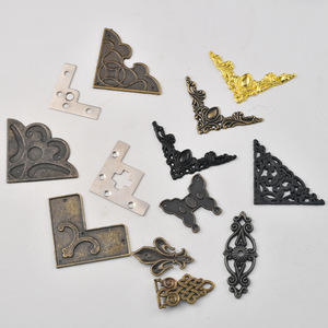 Adornos de esquina de aleación de zinc antiguo para decoración de cajas de madera, regalos artesanales, adornos metálicos fundidos a presión hechos a mano. - Product Image 3