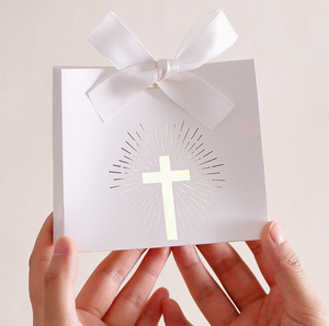 Caja de Dulces Blanca con Relieve Dorado, Embalaje de Regalo con Cruz para Fiestas de <span class=keywords><strong>Primera</strong></span> Comunión - Product Image 1