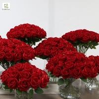Nouvelle Composition Florale Personnalisée de Roses Rouges Artificielles en Soie Velours de Qualité Supérieure avec Vase Cylindrique et Réservoir d'Eau en Résine
