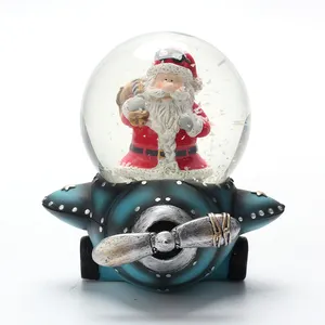 Aangepaste Sneeuwbol Hars Handwerk Kerstcadeaus 65Mm Waterbal Voor Santa Plane Kristallen Bol Kerstcadeaus