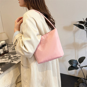 Bolso Tipo Cubo para Mujer Much And Ebong, Bolso Pequeño de Nylon para Llevar Bajo el Brazo, para Uso Diario, Primavera 2024 - Product Image 3