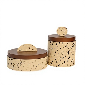 Boîte de rangement en bois artisanale avec couvercle rond, organiseur de cuisine, récipient décoratif pour la table, pot de rangement pour la maison - Product Image 1