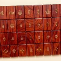 Jeu de tuiles de mahjong en bois naturel avec logo imprimé, couche acrylique, tissé à la main, jeu de table de mahjong de voyage