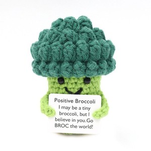 Poupées en crochet faites à la main, best-sellers, pommes de terre et concombres, jouets en laine à énergie positive pour la décoration et les cadeaux - Product Image 1