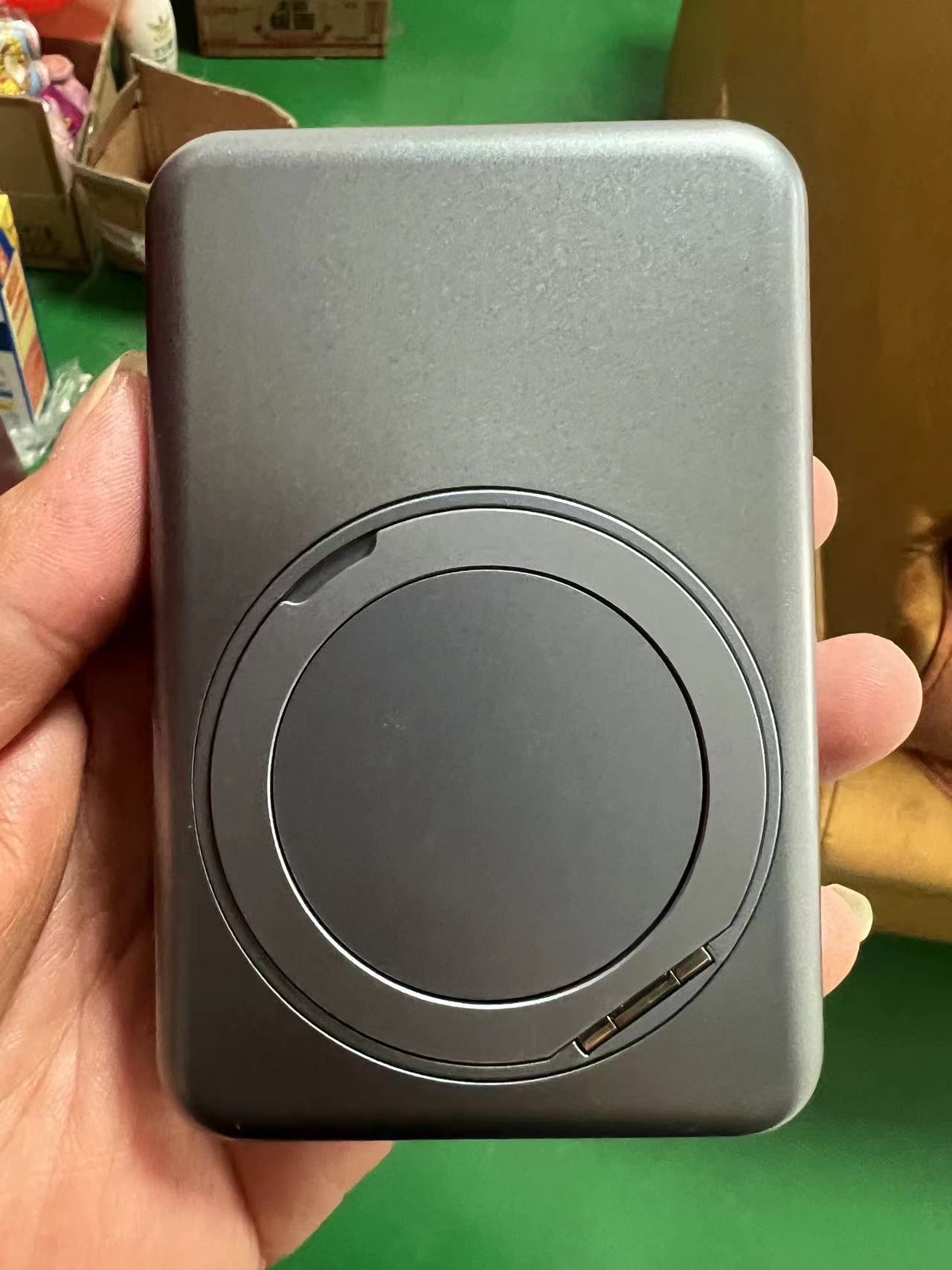 Gray-round bracket