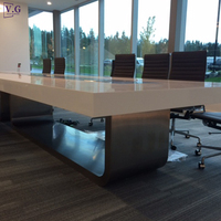 Table de réunion moderne blanche grande capacité (16 personnes) durable avec chaises pour bureaux et salles de réunion d'hôtels (OEM/ODM)