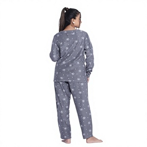 Conjunto de Pijama de 2 Piezas para Mujer, Estampado Animal Gris, Antiestático, 100% Poliéster, Manga Larga, Cuello Redondo, Corte Holgado, Ropa de Dormir para Invierno - Product Image 2