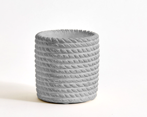 Pot à bougie cylindrique avec logo gravé sur mesure, finition gaufrée et couvercle en bois, fait main pour la décoration de Noël à la maison - Product Image 6