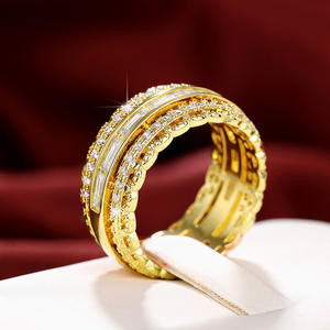Q428 Anello da donna in oro giallo con diamanti taglio baguette, colore G naturale, gioielli da sposa - Product Image 4