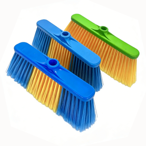 Escoba Doméstica Resistente y Ecológica de Alta Calidad de Fábrica China, Escoba con Cerdas Suaves de PET, Palo de Escoba de Plástico para Limpieza de Pisos en Interiores - Product Image 4