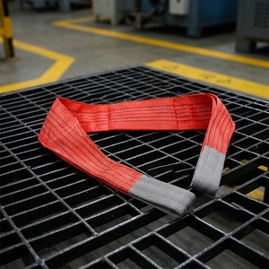Sangle de levage tissée en PE <span class=keywords><strong>5t</strong></span> de qualité supérieure, rouge, œillets, certifiée CE pour le levage de charges lourdes en atelier et en construction - Product Image 1