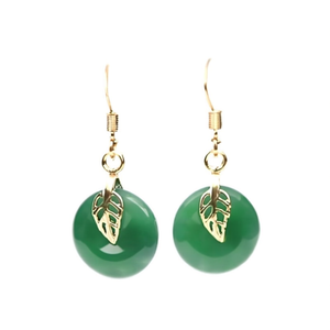 Pendientes colgantes de piedra verde con hoja dorada para mujer, joyería de moda estilo bohemio, pendientes redondos de Jade chapados en oro de aleación - Product Image 1