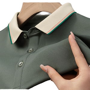 Polo pour femme personnalisé avec logo OEM, tissu tricoté respirant, polo décontracté pour le golf, manches courtes, vente en gros d'usine - Product Image 2