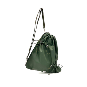 Bolso cruzado Eden verde cetrero con cremallera lateral de fácil acceso y correa de nailon desmontable para mayor versatilidad - Product Image 4