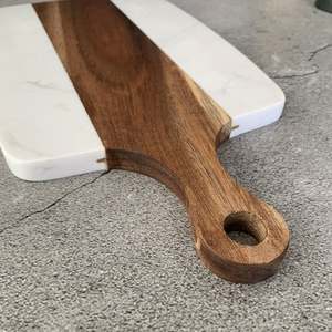 Tabla de cortar de mármol y madera de acacia con asa - Elegante tabla para servir queso/bistec - Product Image 4