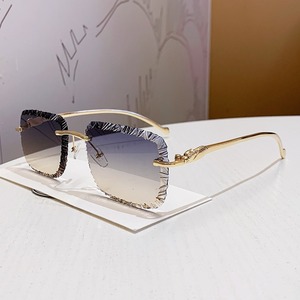 Gafas de Sol con Marco Dorado para Mujer, Lentes de PC, Certificación ISO9001, Protegen los Ojos del Reflejo Intenso del Agua y la Arena - Product Image 4