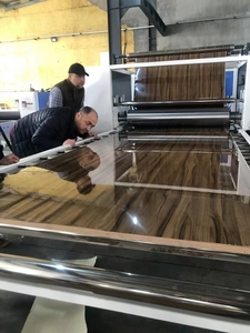 Máquina laminadora de láminas HPL/<span class=keywords><strong>CPL</strong></span> Prensa de rodillos de pegamento termofusible PUR para producción y laminación de MDF - Product Image 4