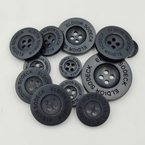 Nhà Máy Trực Tiếp Kích Thước Khác Nhau Thiết Kế Nhựa Nhựa Màu Đen 4 Lỗ Vòng Khắc Biểu Tượng Quần Áo Áo Len Nút - Product Image 4
