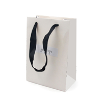 Sac en papier cadeau avec poignée rouge, qualité garantie à bas prix, impression de logo personnalisée