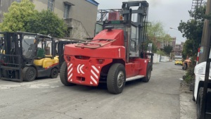 Montacargas Usado con Motor AC y Contrapeso, Capacidad de Carga de 1500 kg, 4x4, para Granja y Exteriores, Operación con Asiento - Product Image 3