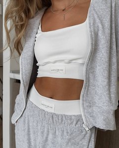 Ensemble de survêtement décontracté personnalisé avec logo, 2 pièces : pantalon de survêtement confortable et sweat à capuche court pour femme - Product Image 6