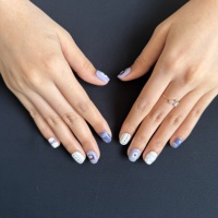 Faux ongles carrés courts à presser, motif chat et rayures écossaises, ornés de tulipes violettes peintes à la main, en gel, faits main, réutilisables, ajustement personnalisé