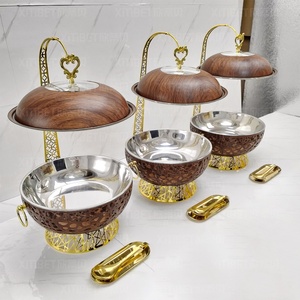 Nouveau design <span class=keywords><strong>de</strong></span> luxe, réchaud <span class=keywords><strong>de</strong></span> <span class=keywords><strong>service</strong></span> en <span class=keywords><strong>bois</strong></span> et acier inoxydable doré avec couvercle suspendu pour mariages et réceptions - Product Image 1