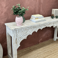 Table console en bois massif blanchi, sculptée à la main, table d'entrée vintage pour le salon