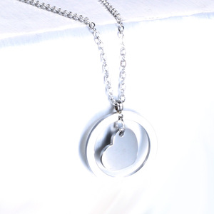 Collier avec pendentif en forme de cœur en acier inoxydable avec design de cercle creux pour un usage quotidien, cadeau - Product Image 2