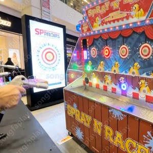 Spray N Race, Juego de Carreras de Pistolas de Agua para 4 Jugadores, para Fiestas Escolares y Juego en Interiores/Exteriores, Material de PVC - Product Image 5