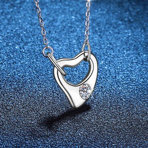 Collier pendentif en argent sterling S925 avec moissanite de conception originale XL287, amour, double boucle - Product Image 3