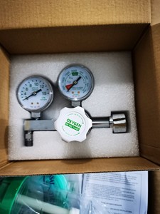 CGA540酸素ボンベ4000psi用の圧力計と流量計を備えた高品質の医療用酸素レギュレーター - Product Image 6