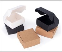 Boîte d'expédition en carton ondulé avec lamination mate, gaufrage et revêtement UV