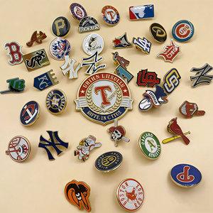 Insignia Coleccionable de Arte Moderno con Diseño de Línea <span class=keywords><strong>Espiral</strong></span> Abstracta Alrededor de un Disco de Vinilo, en Aleación Metálica Pulida - Product Image 6