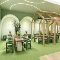 Conception d'intérieur clé en main pour café et mobilier de café sur mesure |   Comptoir de bar en bois vert crème, fabrication OEM