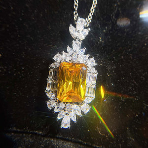 Collana con Ciondolo in Pietra Gialla per Donne, Gioiello Scintillante alla Moda per Uso Quotidiano, Idea Regalo - Product Image 1