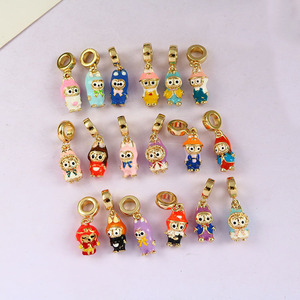 Abalorios de juguete de personajes de conejo monstruo de dibujos animados esmaltados multicolor para collares y pulseras DIY, suministros de joyería - Product Image 1