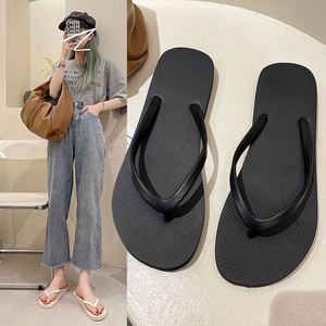 Tongs d'été tendance pour femmes en PVC, sandales de plage polyvalentes et antidérapantes, couleur unie, pour l'extérieur et la salle de bain - Product Image 2