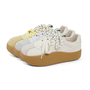 Baskets blanches à semelle épaisse pour femme, collection Printemps 2026, en cuir véritable, rehaussantes, antidérapantes, durables et confortables - Product Image 1