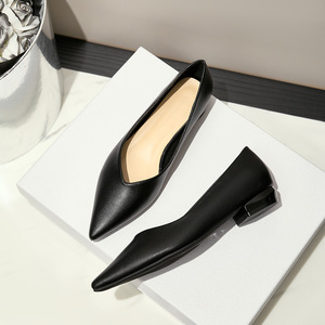 <span class=keywords><strong>Scarpe</strong></span> professionali da donna con <span class=keywords><strong>tacco</strong></span> <span class=keywords><strong>basso</strong></span> in vera pelle <span class=keywords><strong>scarpe</strong></span> da pendolare <span class=keywords><strong>nere</strong></span> a punta taglie più 41-43-piedi non stanchi a bocca bassa - Product Image 4
