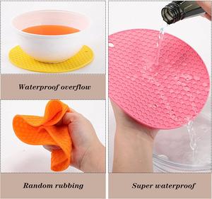 Posavasos Redondo de Silicona Resistente al Calor de 14 cm con Diseño de Panal de Abeja, Mini Base Antideslizante para Tazas - Product Image 4